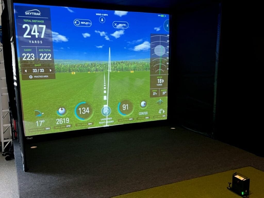 Golf simulator baffles